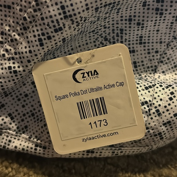 ✨Zyia Square Polka Dot Ultralite Active Cap - Picture 8 of 10
